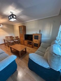 Sala de estar de Piso de alquiler en León Capital  con Calefacción, Parquet y Terraza