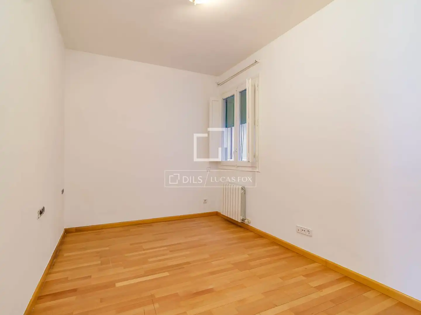 Wohnung zum Verkauf in Barcelona mit Klimaanlage, Heizung und Balkon