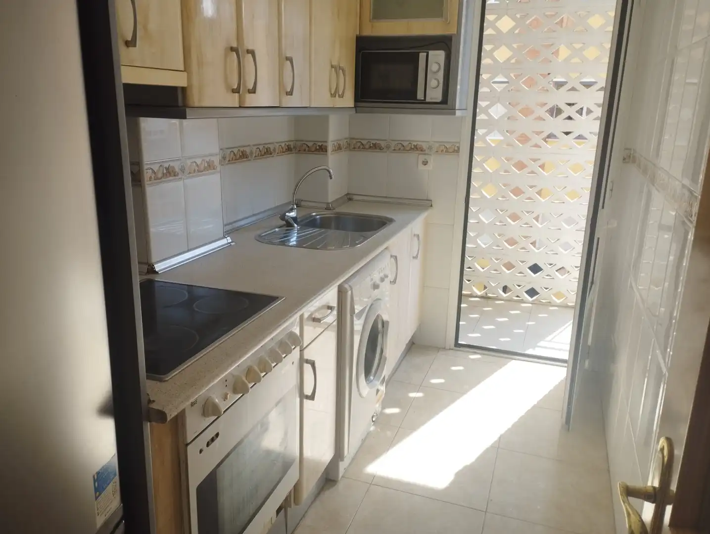 Kitchen of Flat for sale in Zaragoza  with Heating, Parquet flooring and Furnished