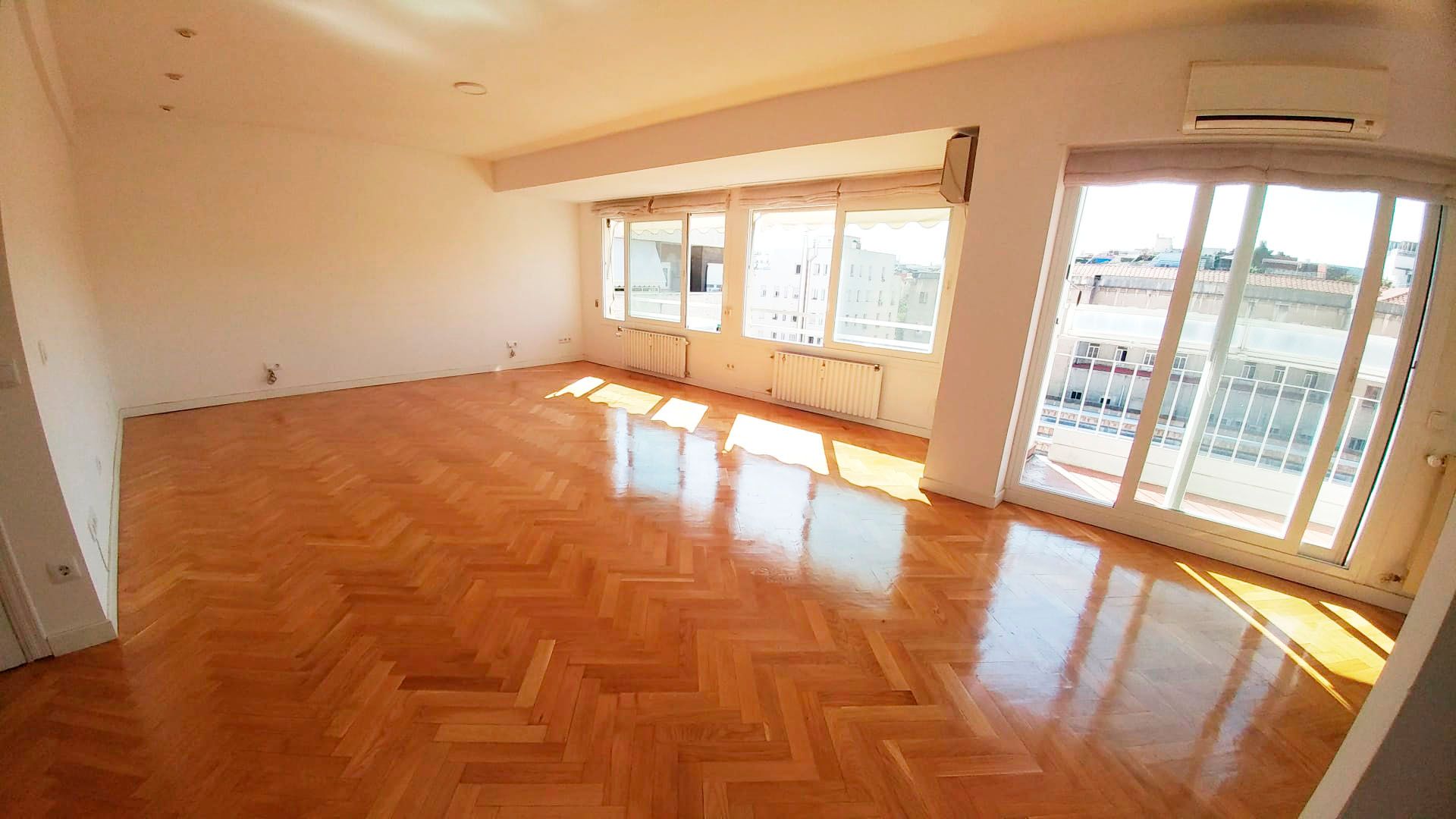 Sala d'estar de Pis de lloguer en  Madrid Capital amb Aire condicionat, Calefacció i Parquet