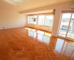 Sala d'estar de Pis de lloguer en  Madrid Capital amb Aire condicionat, Calefacció i Parquet