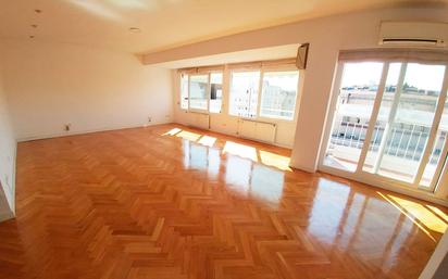 Living room of Flat to rent in  Madrid Capital  with Air Conditioner, Heating and Parquet flooring