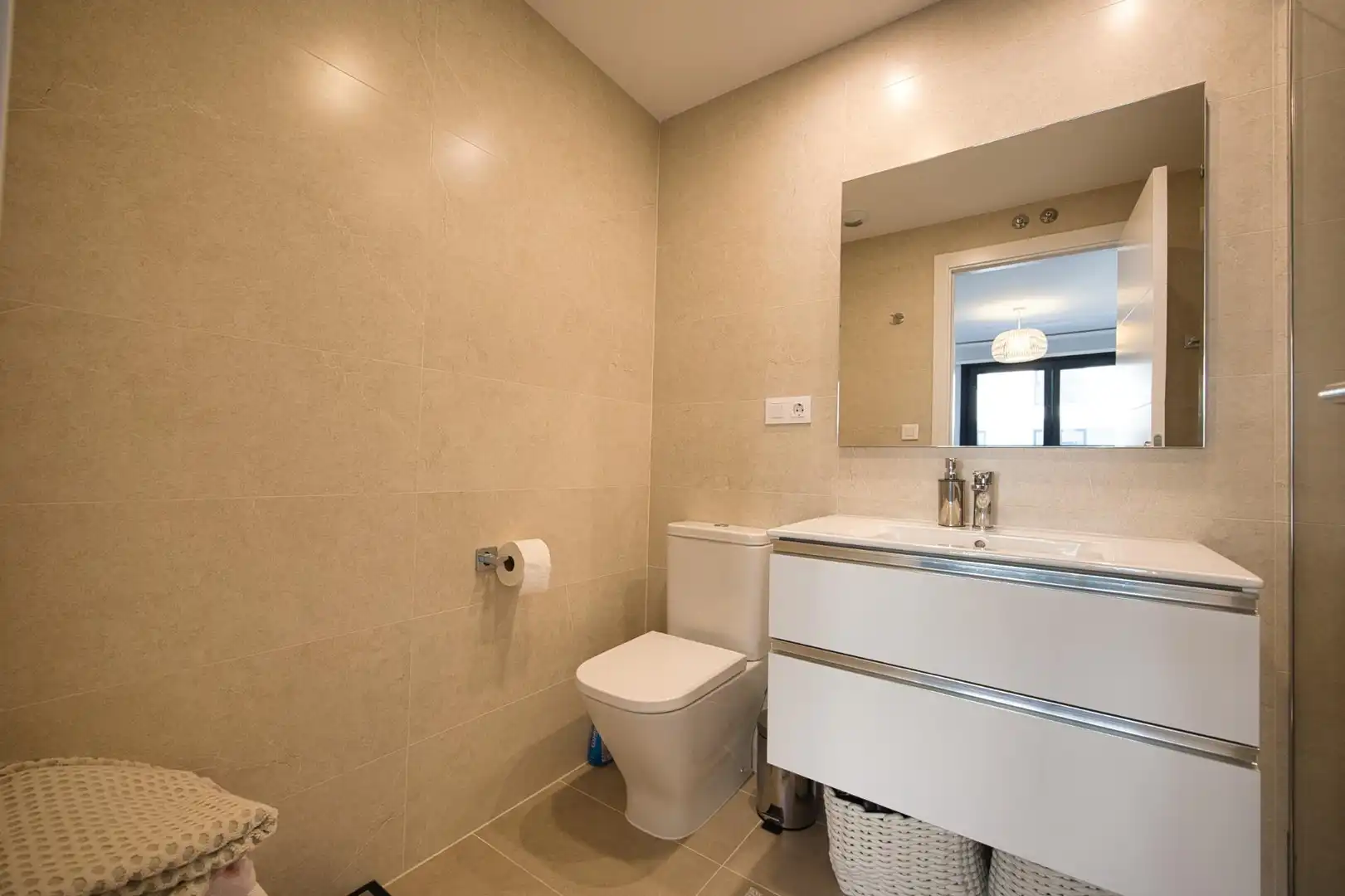 Badezimmer von Wohnung zum Verkauf in Alicante / Alacant mit Klimaanlage, Heizung und Terrasse