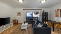 Sala d'estar de Pis en venda en Las Palmas de Gran Canaria amb Moblat i Balcó