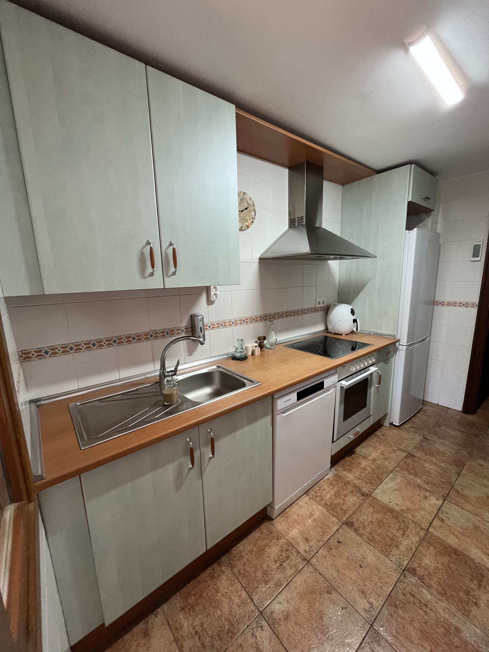 Kitchen of Apartment to share in Ayamonte  with Air Conditioner, Terrace and Furnished