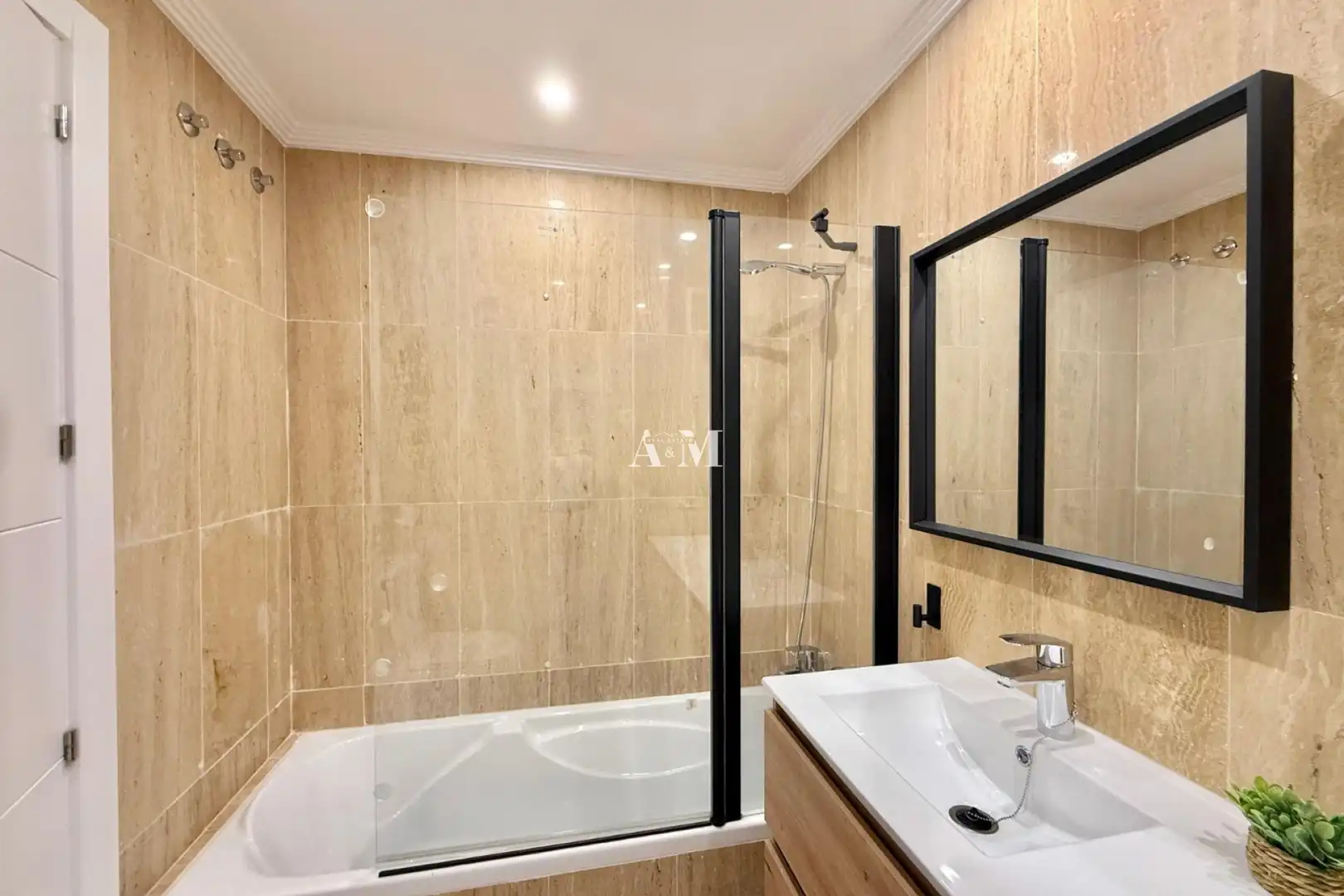 Bathroom of Flat for rent in Los Alcázares  with Air Conditioner, Terrace and Swimming Pool