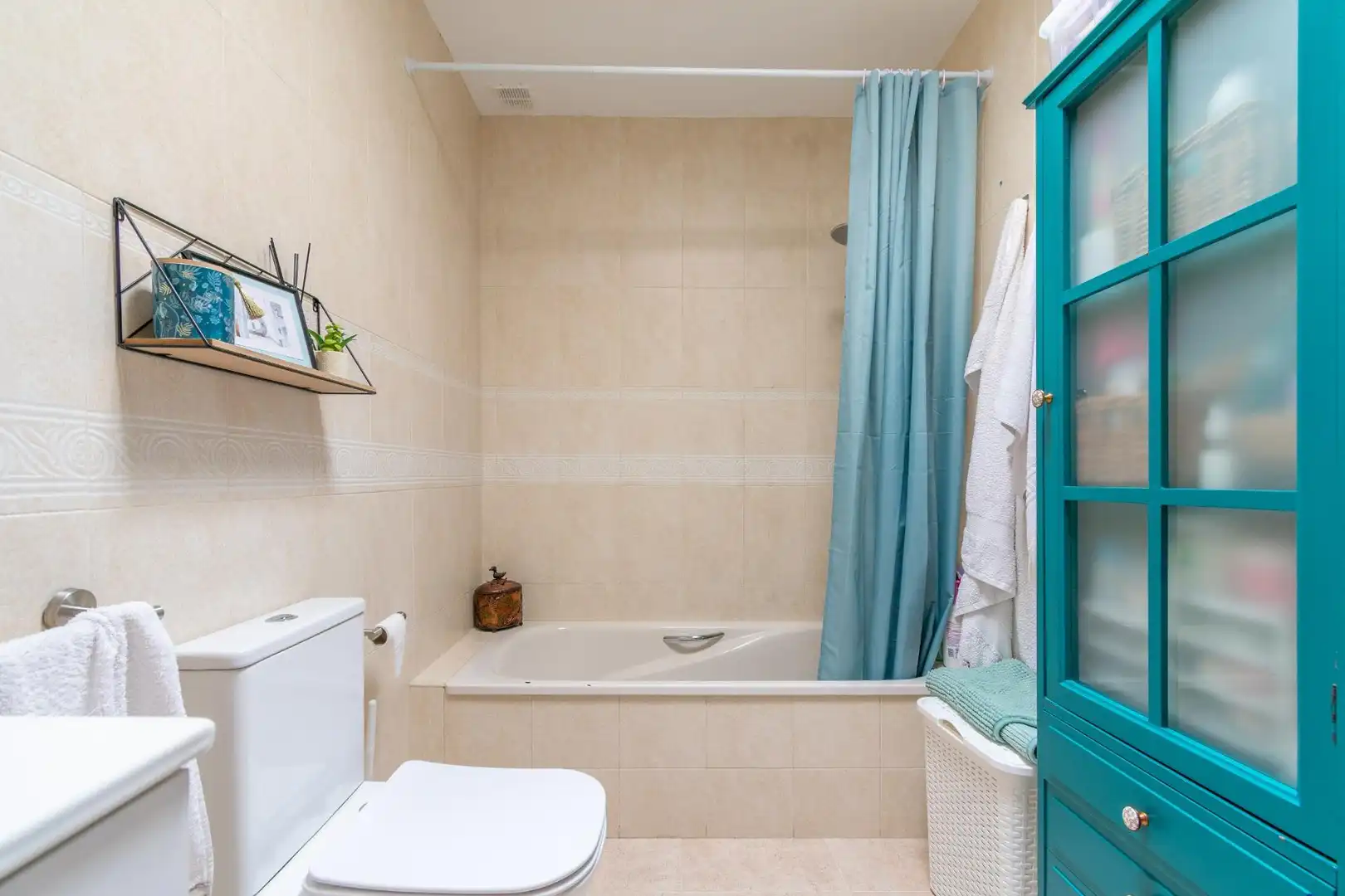 Baño de Casa adosada en venta en Almería con Aire acondicionado, Calefacción y Terraza