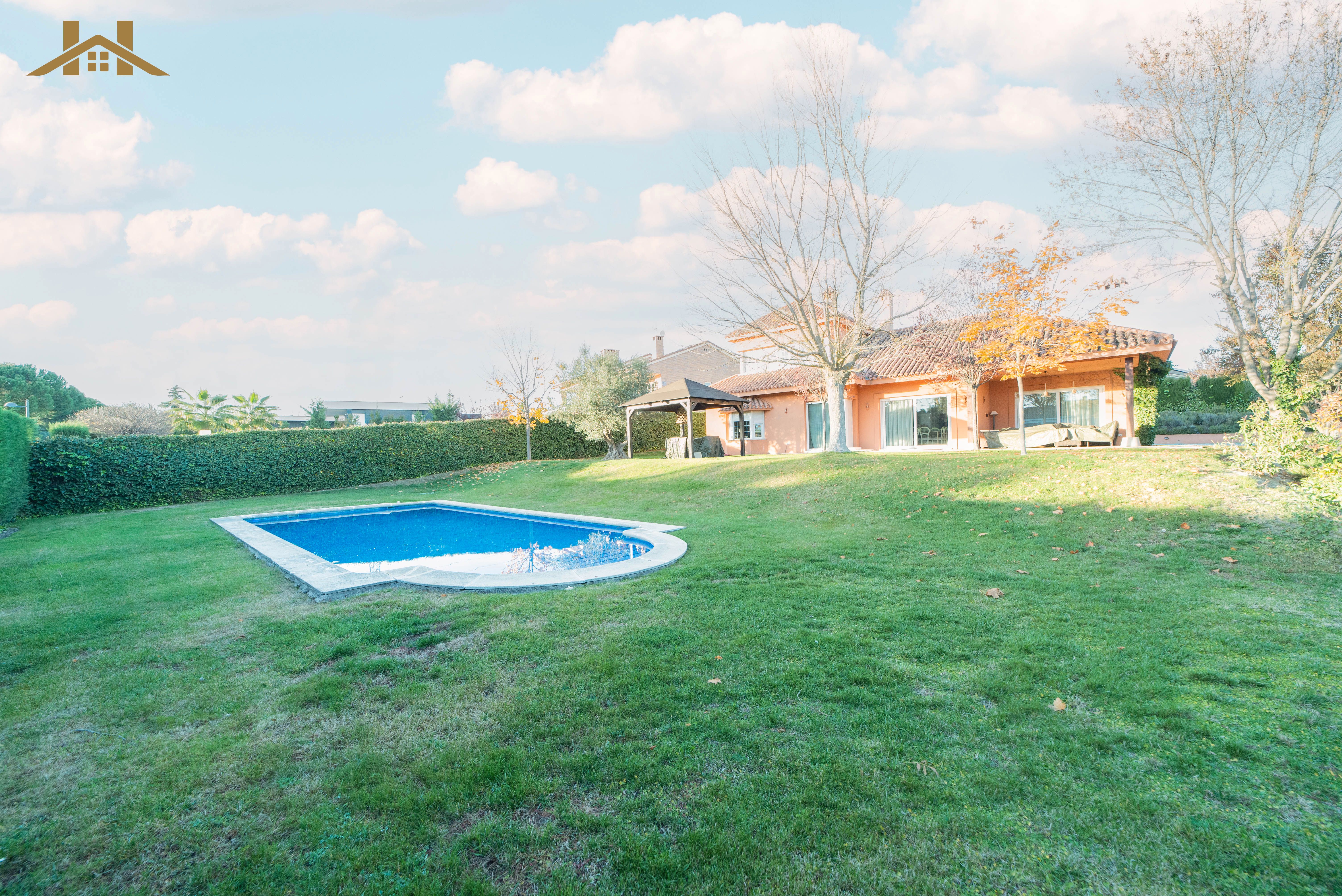 Piscina de Casa o xalet en venda en Boadilla del Monte amb Calefacció, Jardí privat i Parquet