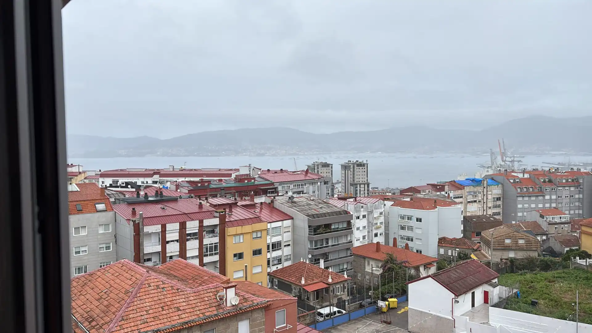 Vista exterior de Apartament de lloguer en Vigo  amb Calefacció, Parquet i Moblat