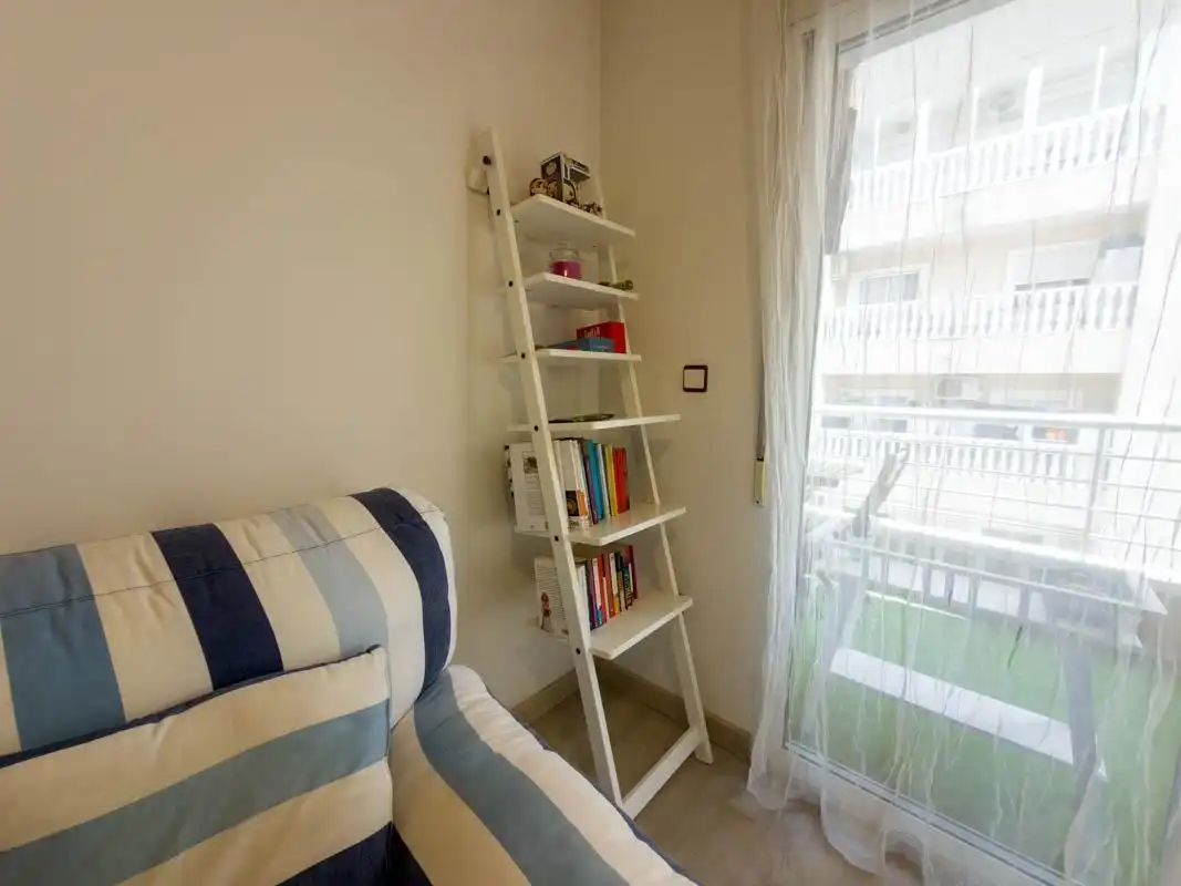Terrassa de Pis de lloguer en Torrevieja amb Aire condicionat, Moblat i Balcó
