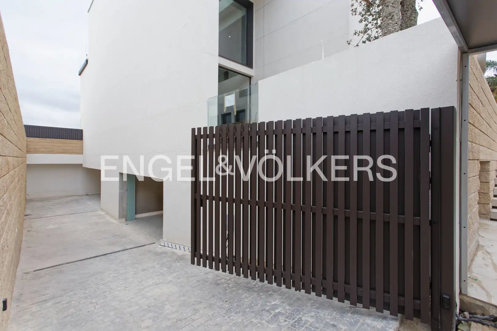 Vista exterior de Casa o xalet en venda en Sant Cugat del Vallès amb Aire condicionat, Calefacció i Jardí privat