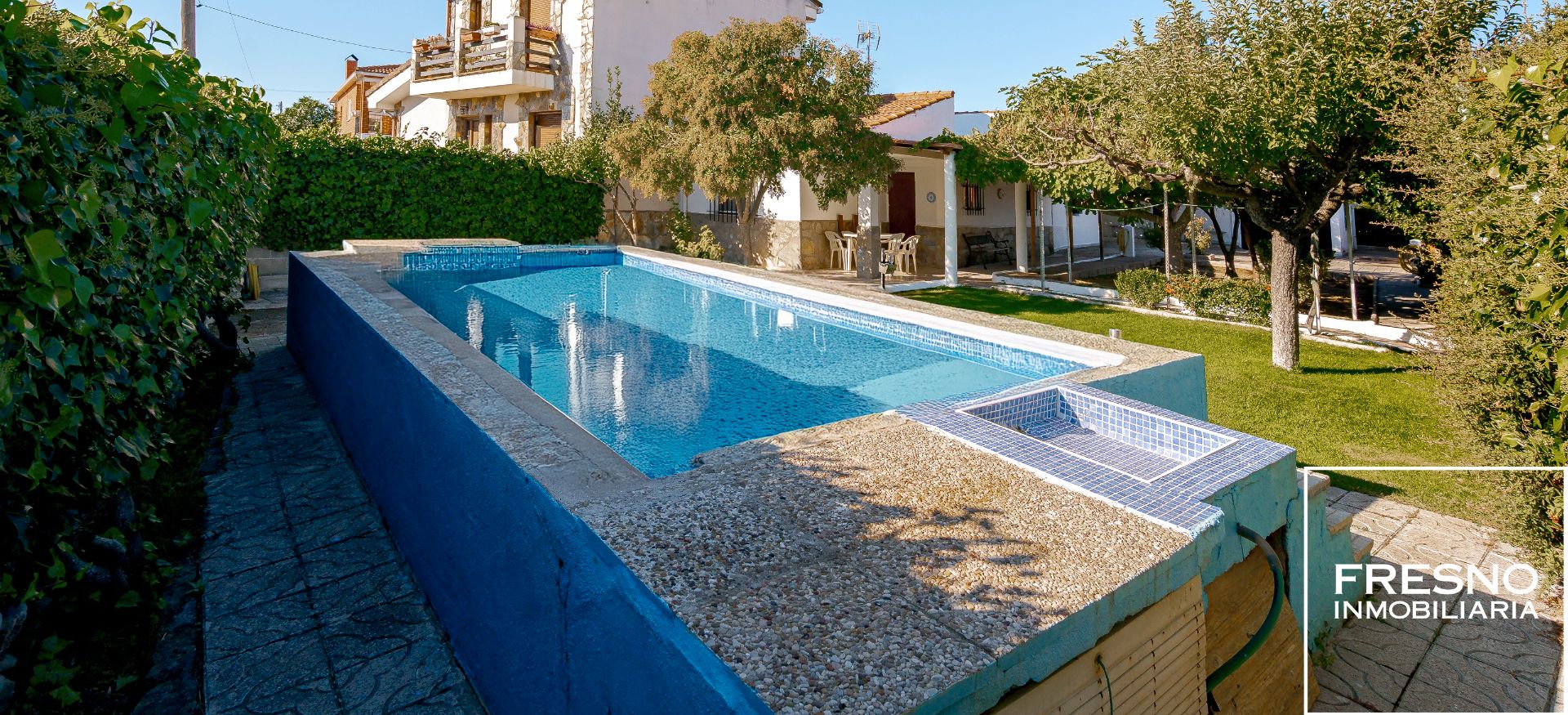 Piscina de Casa adosada en venta en Serracines con Calefacción, Jardín privado y Terraza