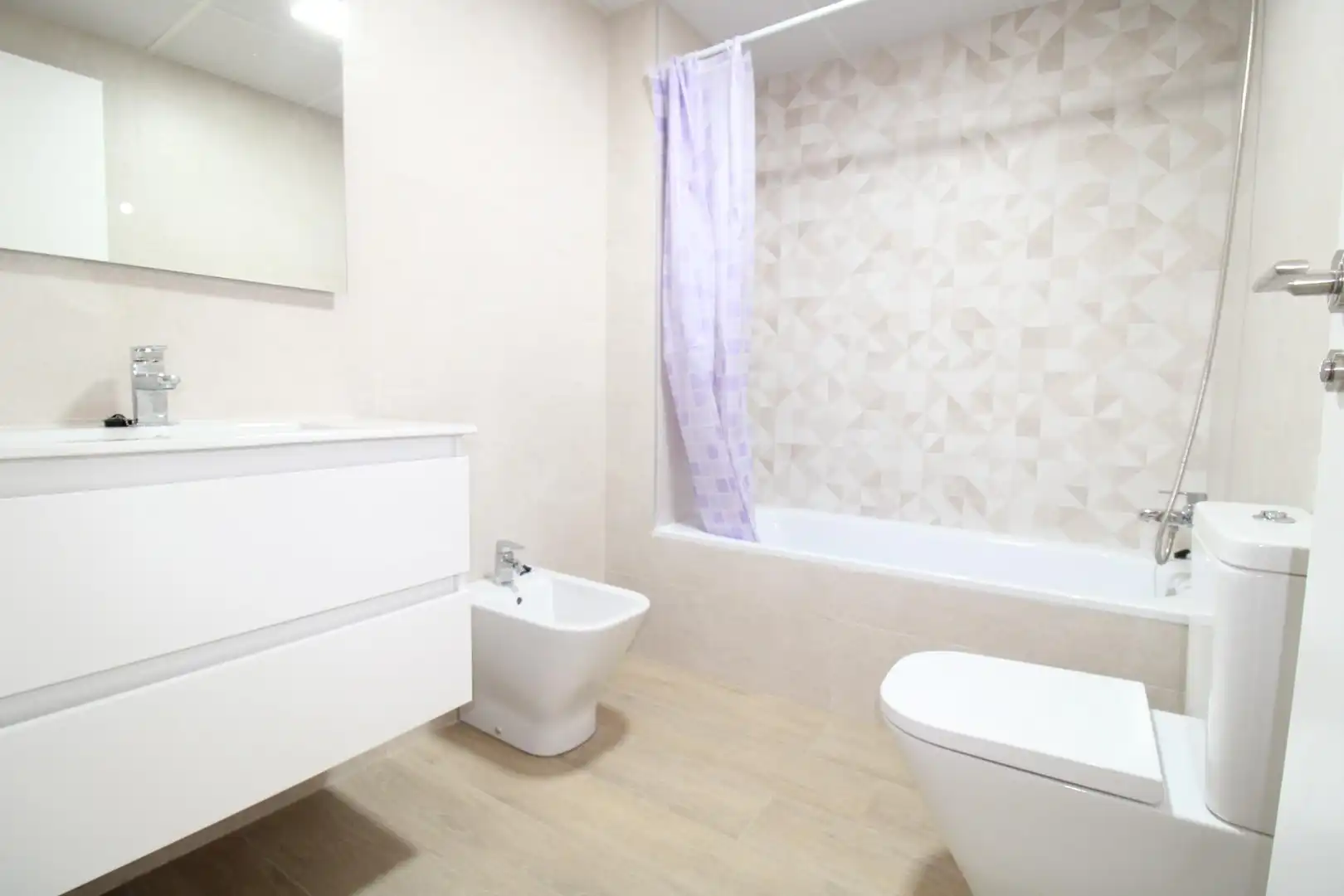 Badezimmer von Wohnung zur Miete in Murcia mit Klimaanlage, Heizung und Möbliert