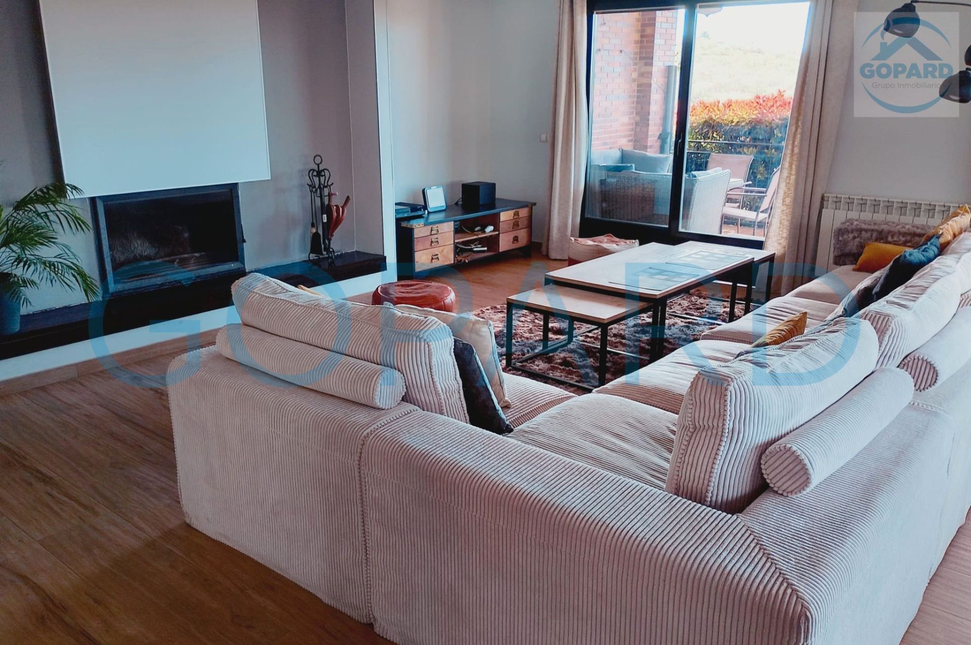 Sala de estar de Casa adosada de alquiler en Quijorna con Aire acondicionado, Calefacción y Jardín privado