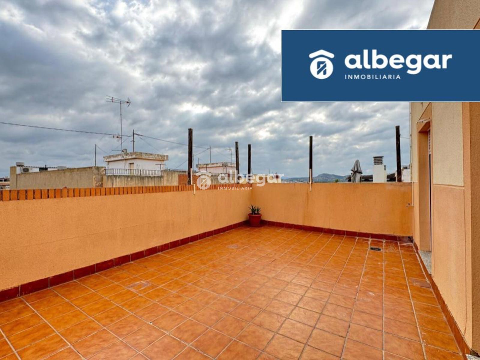 Vista exterior de Àtic en venda en La Pobla de Vallbona amb Aire condicionat, Calefacció i Terrassa