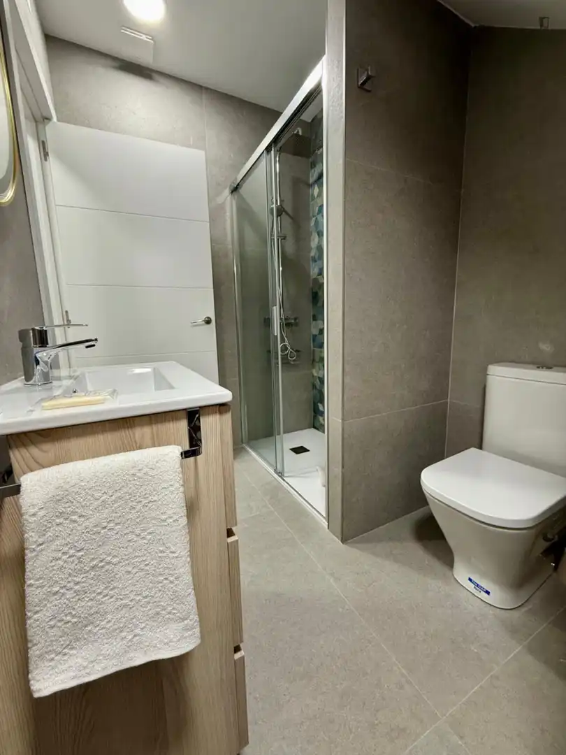 Baño de Apartamento de alquiler en Barcelona con Aire acondicionado, Calefacción y Amueblado