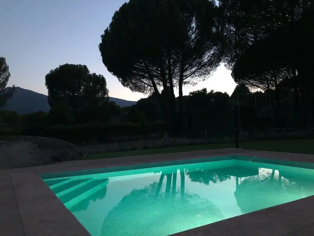 Piscina de Finca rústica en venda en El Tiemblo  amb Calefacció, Jardí privat i Terrassa