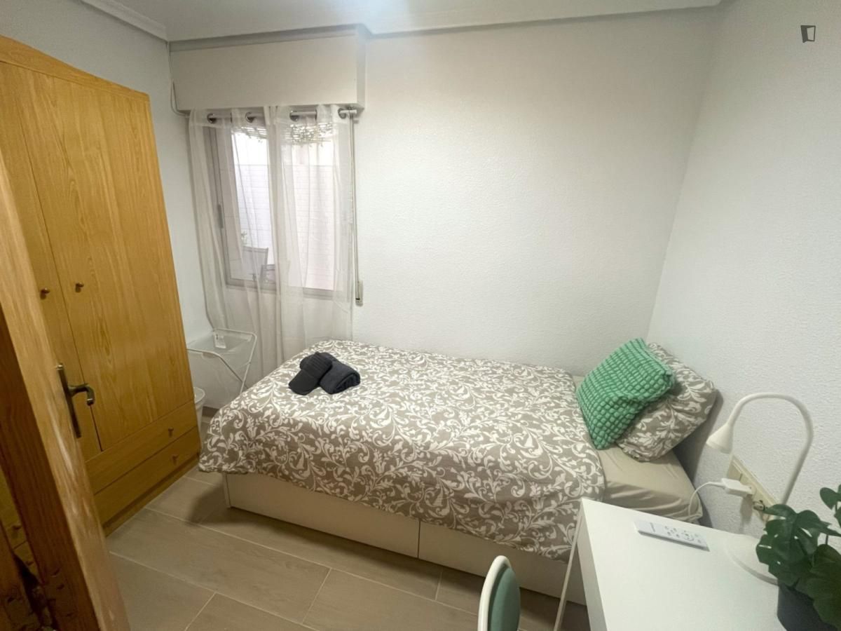 Dormitori de Apartament per a compartir en Elche / Elx amb Moblat, Forn i Microones