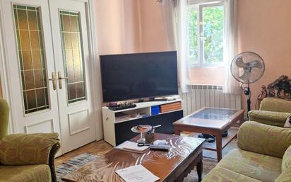 Living room of Flat for sale in  Madrid Capital