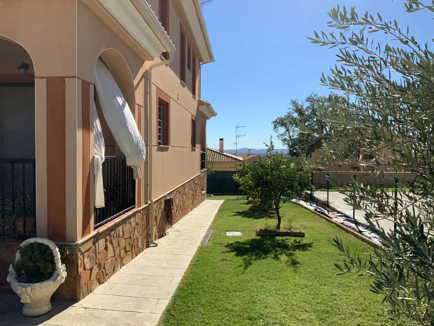 Maison avec jardin à vendre à merlot 38