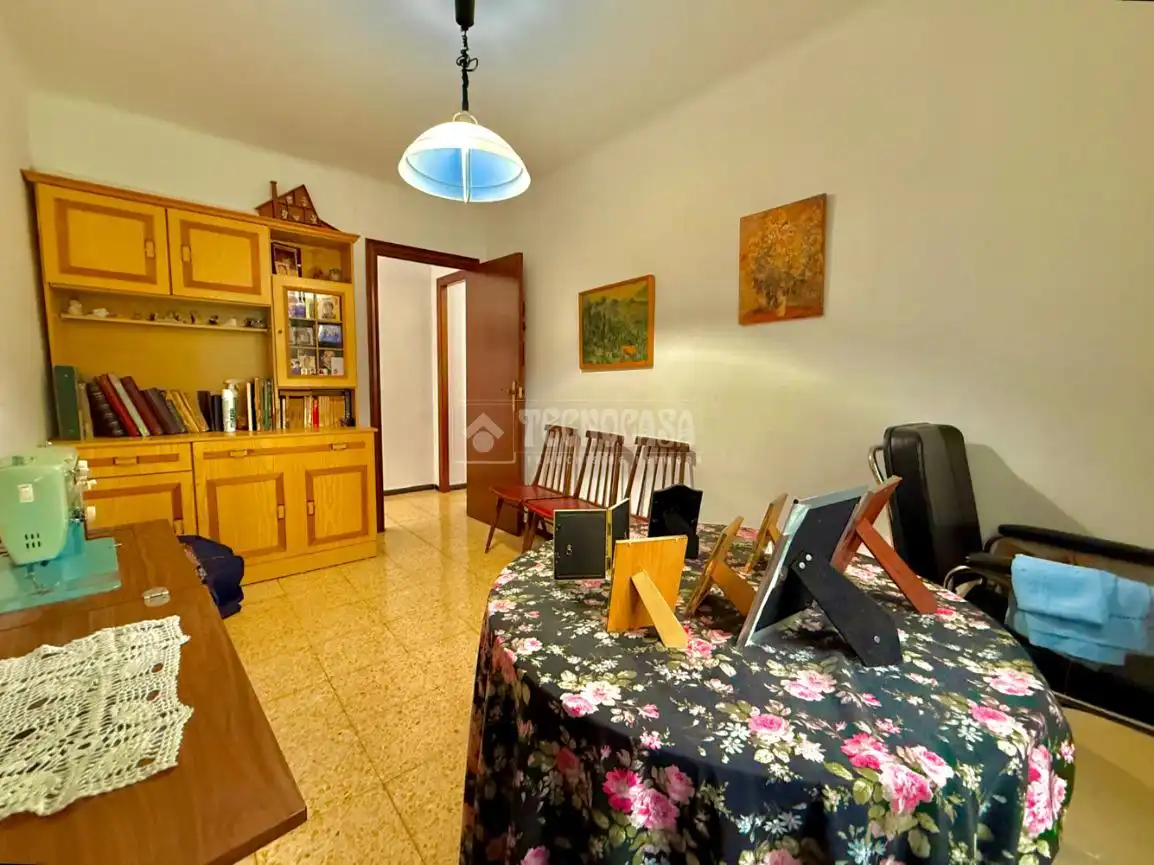 Comedor de Piso en venta en Santa Coloma de Gramenet con Balcón