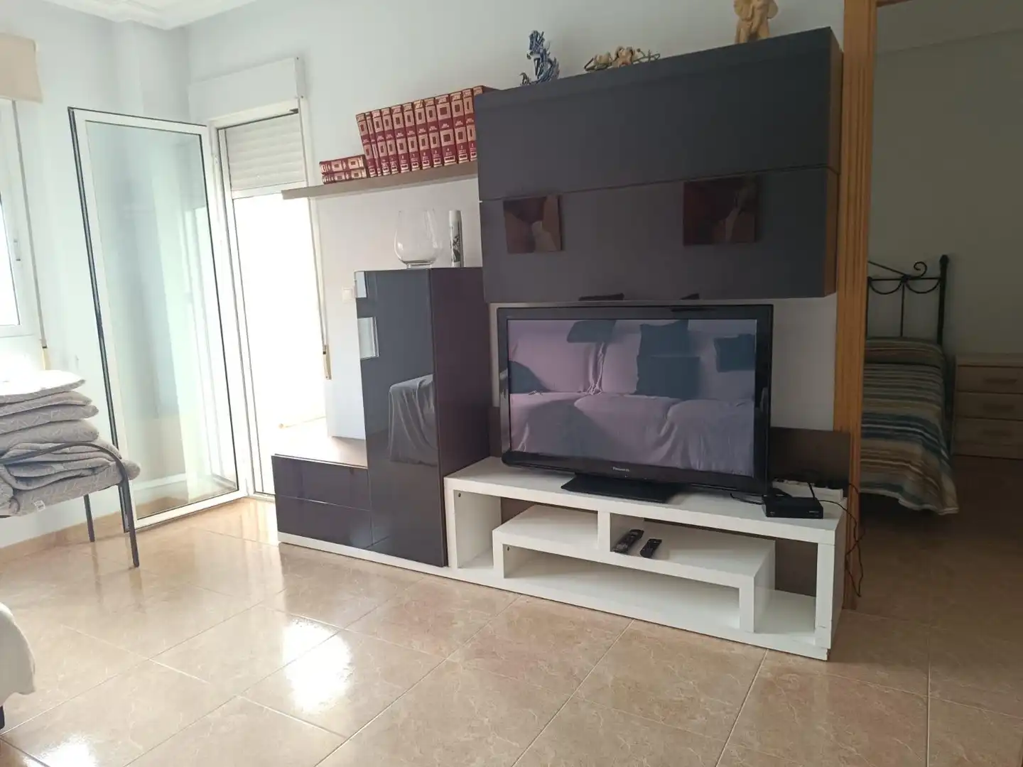 Sala d'estar de Apartament de lloguer en Santa Pola amb Aire condicionat, Terrassa i Moblat
