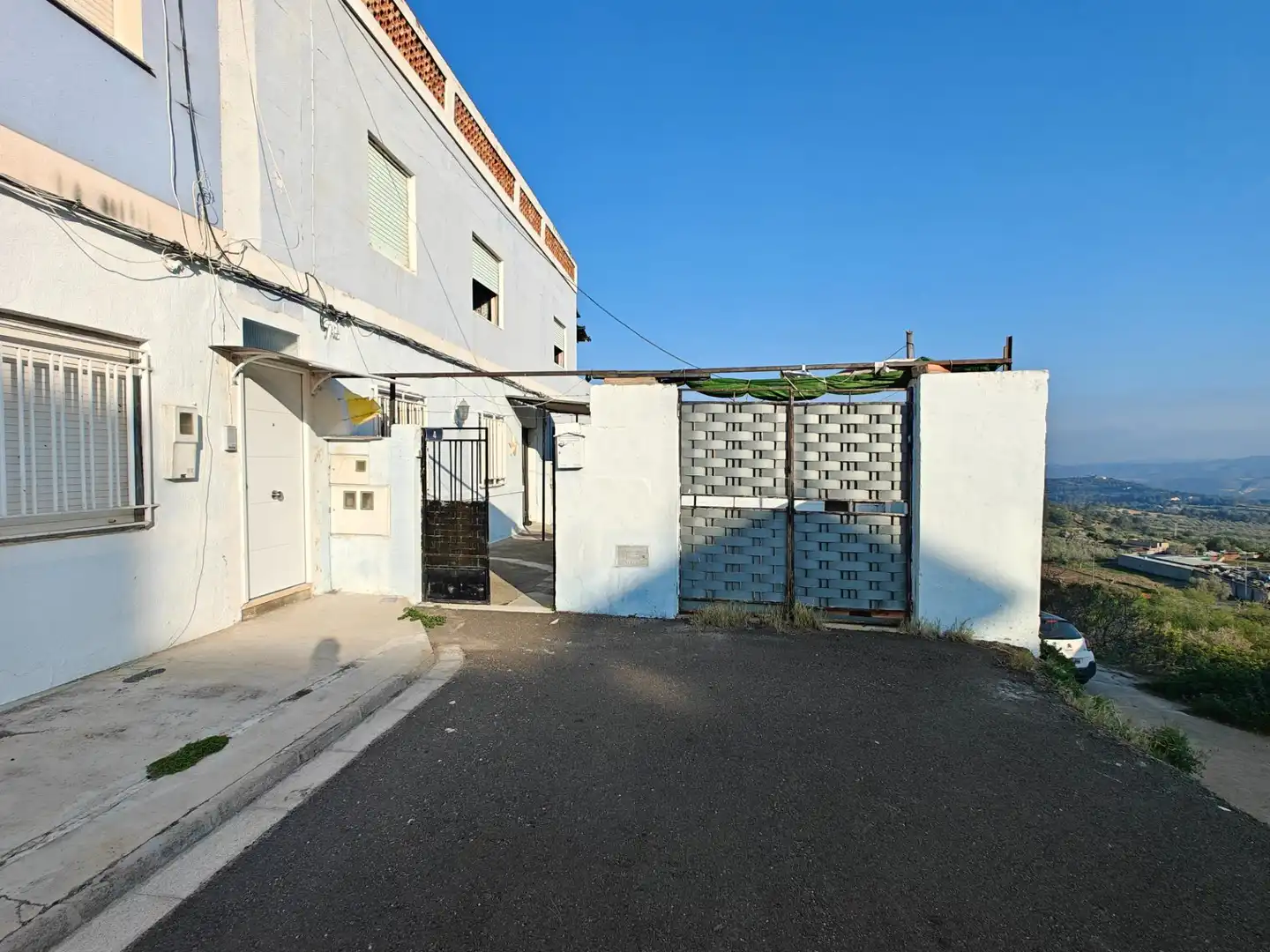 Vista exterior de Pis en venda en Yátova amb Terrassa, Moblat i Balcó