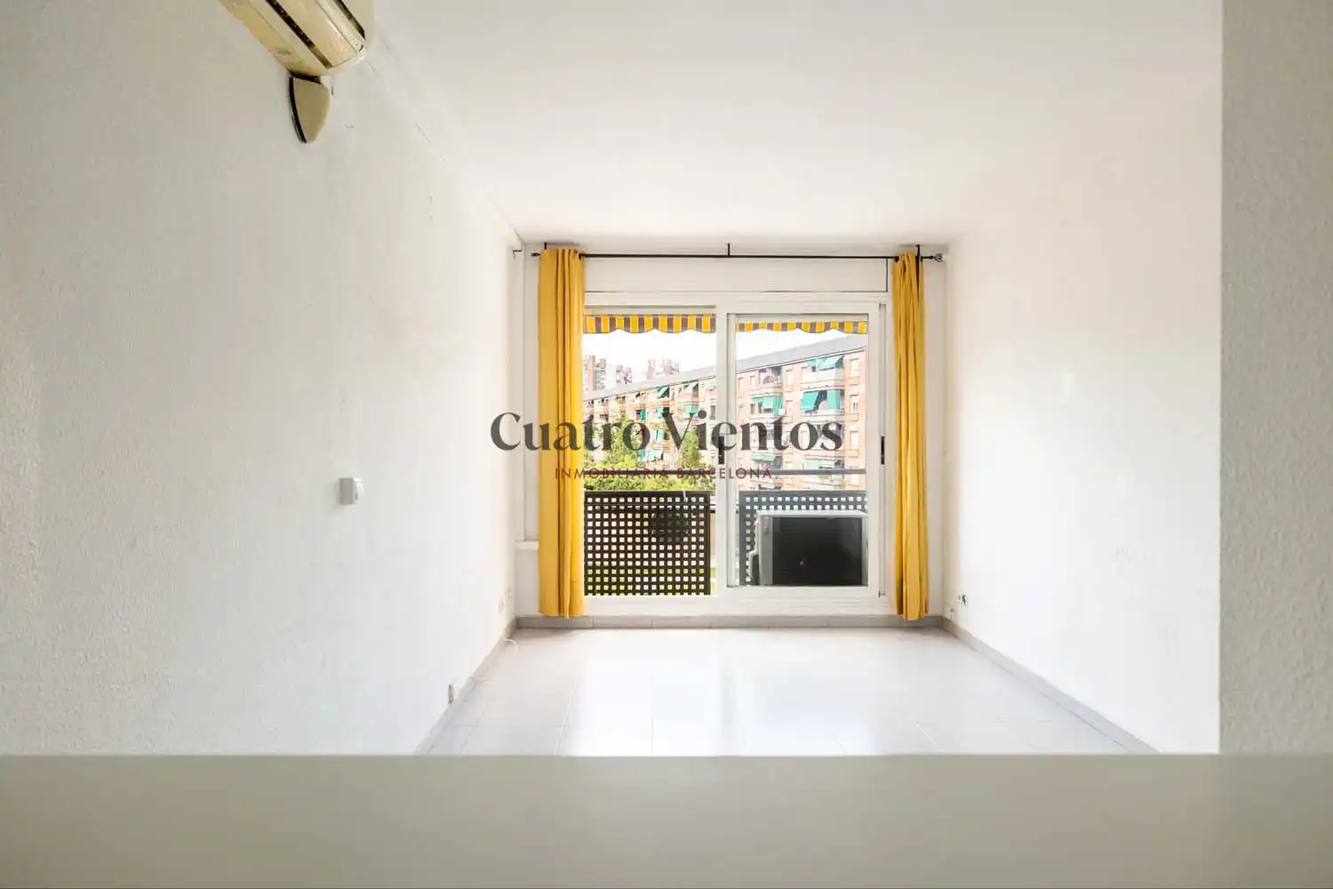 Bedroom of Flat for sale in Barcelona  with Air Conditioner, Heating and Oven