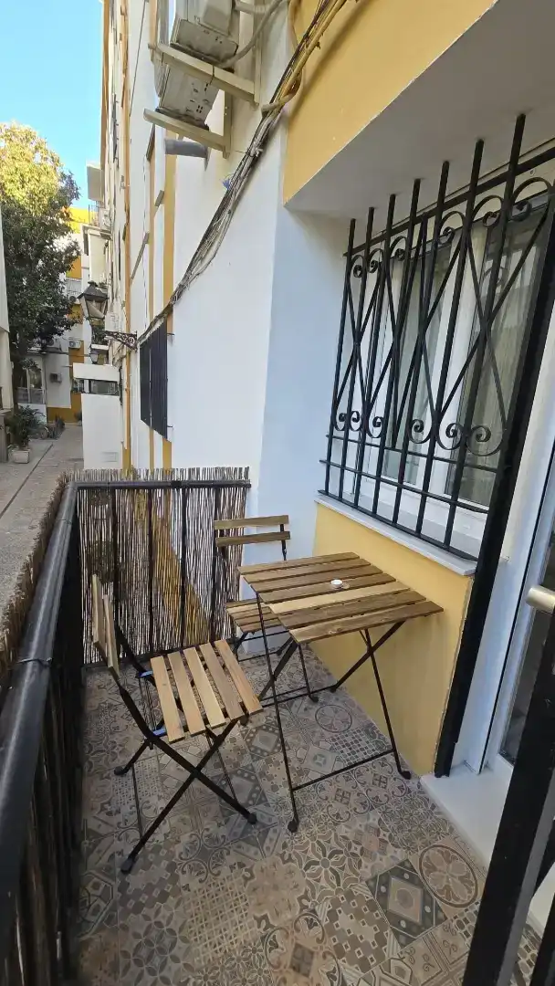 Terrasse von Wohnung zur Miete in Sevilla mit Klimaanlage, Privatgarten und Möbliert