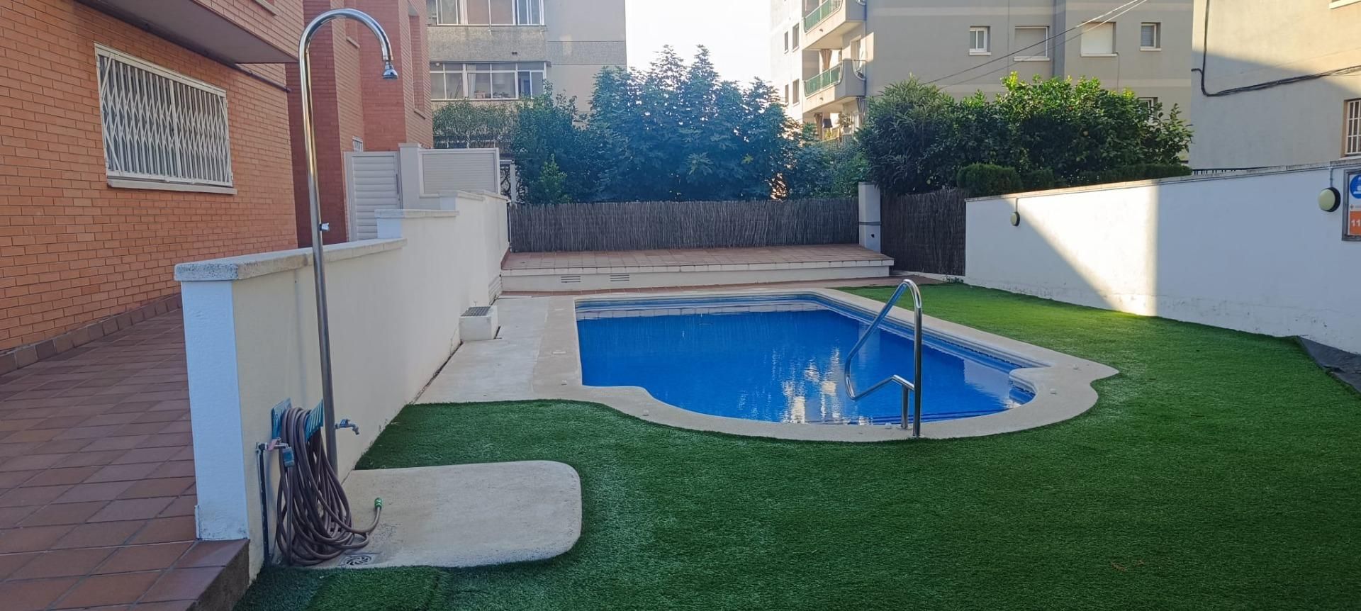 Piscina de Pis en venda en Cunit amb Jardí privat, Terrassa i Traster