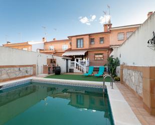 Piscina de Casa o xalet en venda en Navalcarnero amb Aire condicionat, Terrassa i Piscina