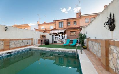 Swimming pool of House or chalet for sale in Navalcarnero  with Air Conditioner, Terrace and Swimming Pool