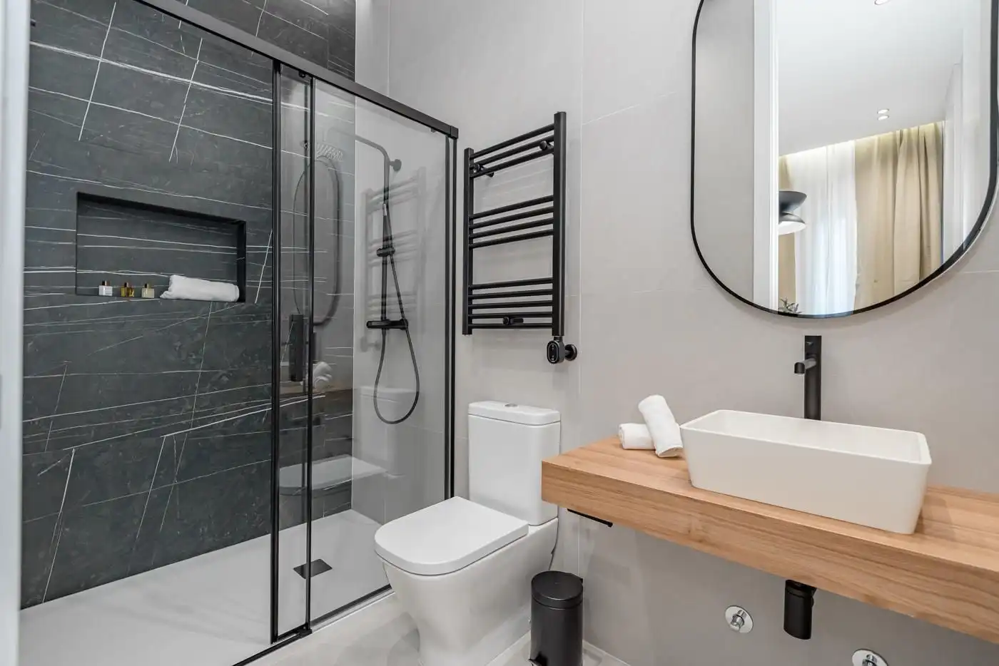 Badezimmer von Wohnung zum Verkauf in Madrid mit Klimaanlage und Heizung