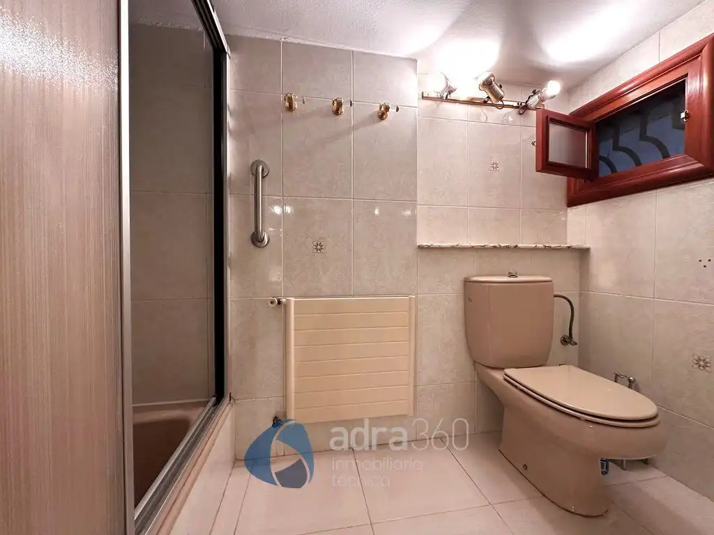 Bathroom of Houses for sale in Lardero  with Air Conditioner, Heating and Private garden