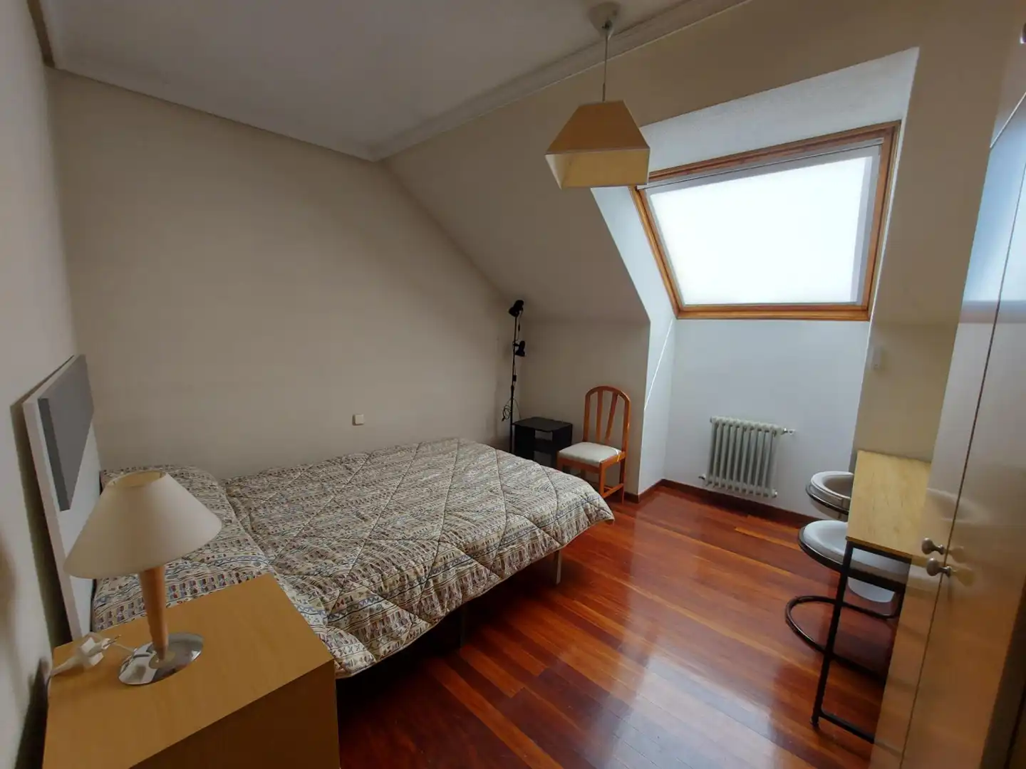Habitación de Piso para compartir en Segovia con Calefacción, Terraza y Amueblado