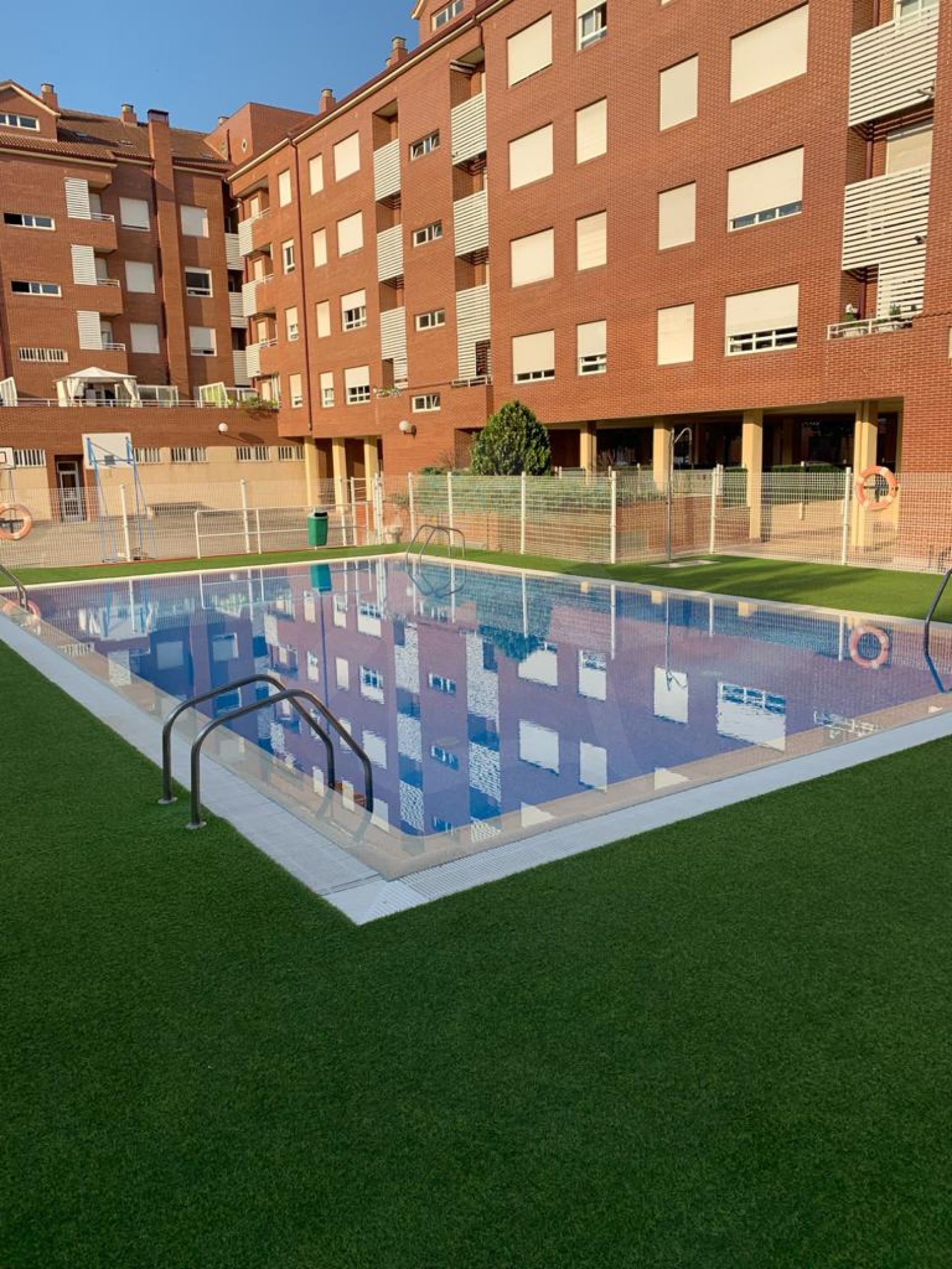 Piscina de Local en venta en  Logroño con Terraza