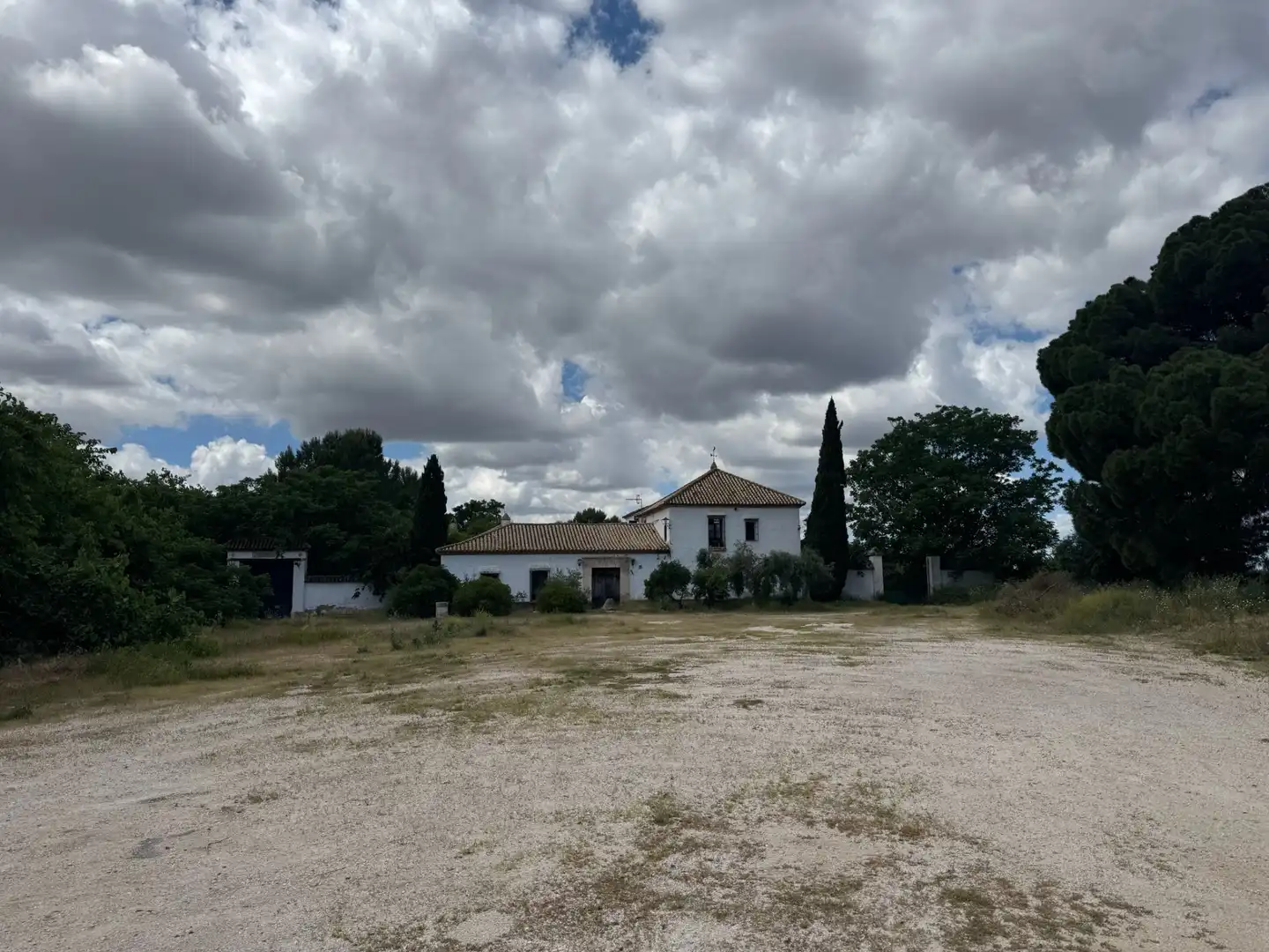 Außenansicht von Gebäude zum Verkauf in Marchena mit Gemeinschaftspool