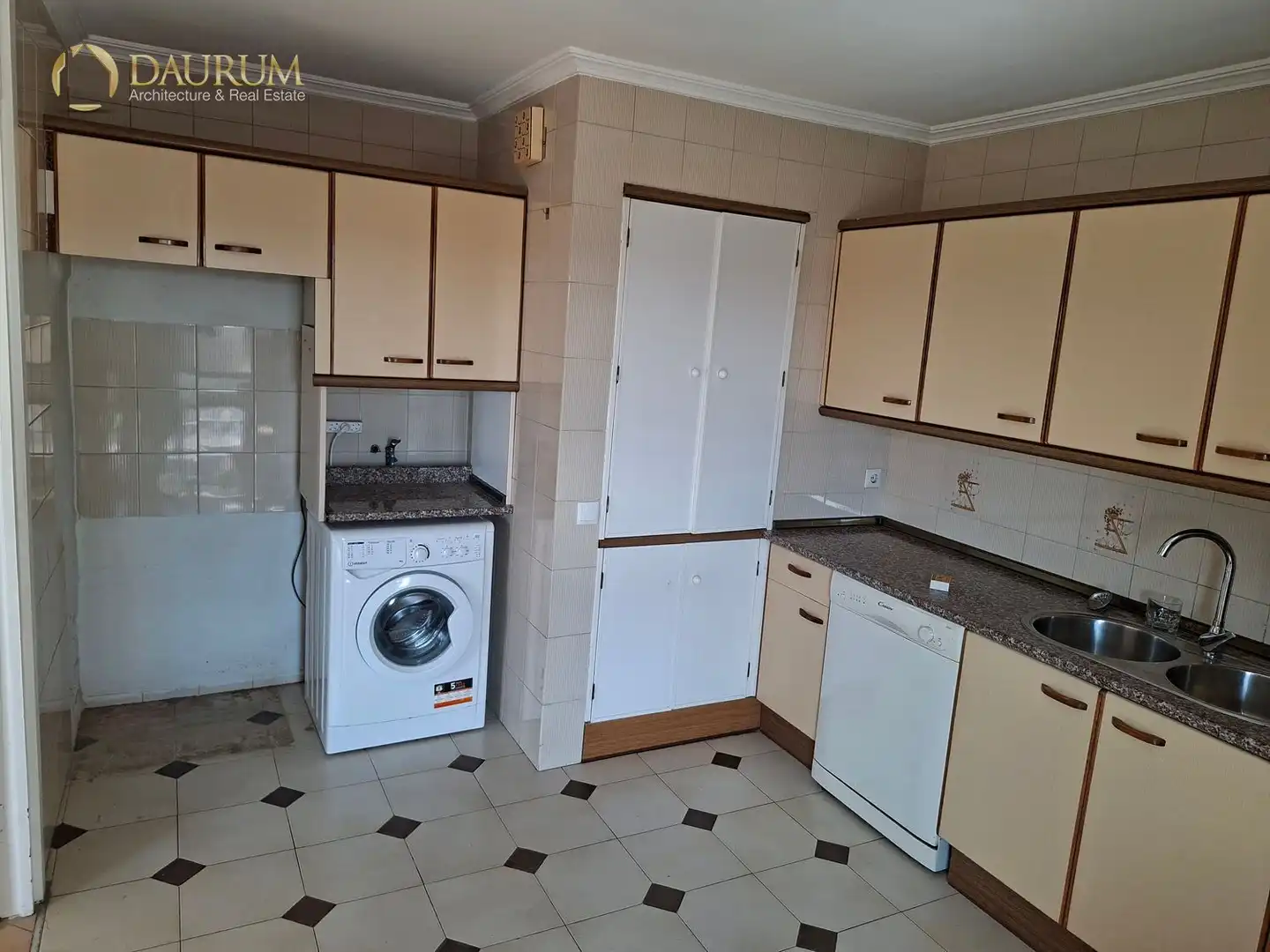 Kitchen of Flat for sale in Sevilla  with Air Conditioner, Heating and Terrace