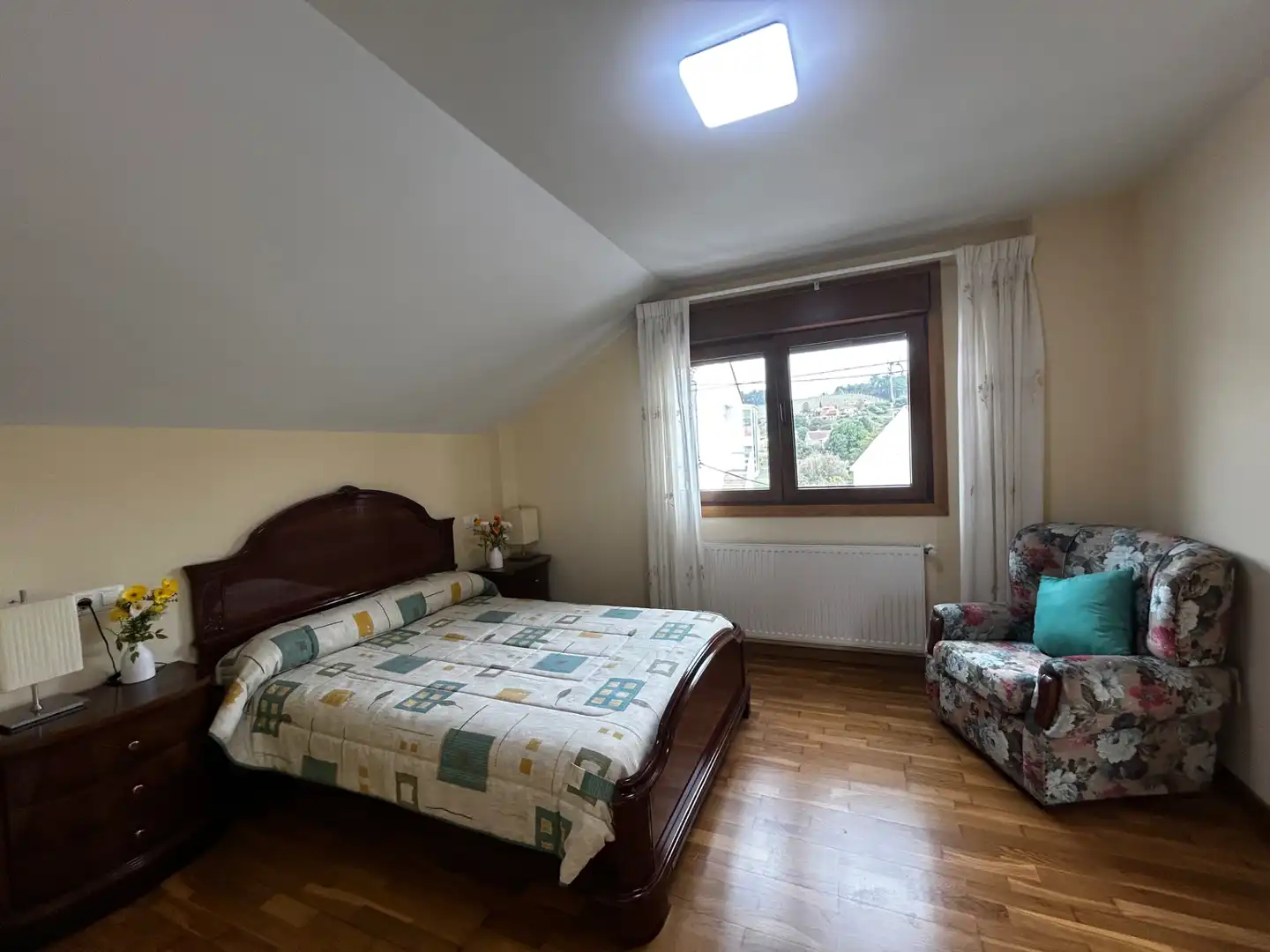Habitación de Casa o chalet en venta en Vilagarcía de Arousa con Calefacción, Jardín privado y Parquet