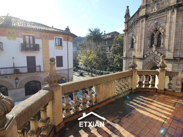 Casa con balcone in vendita a Kale Zaharra Kalea
