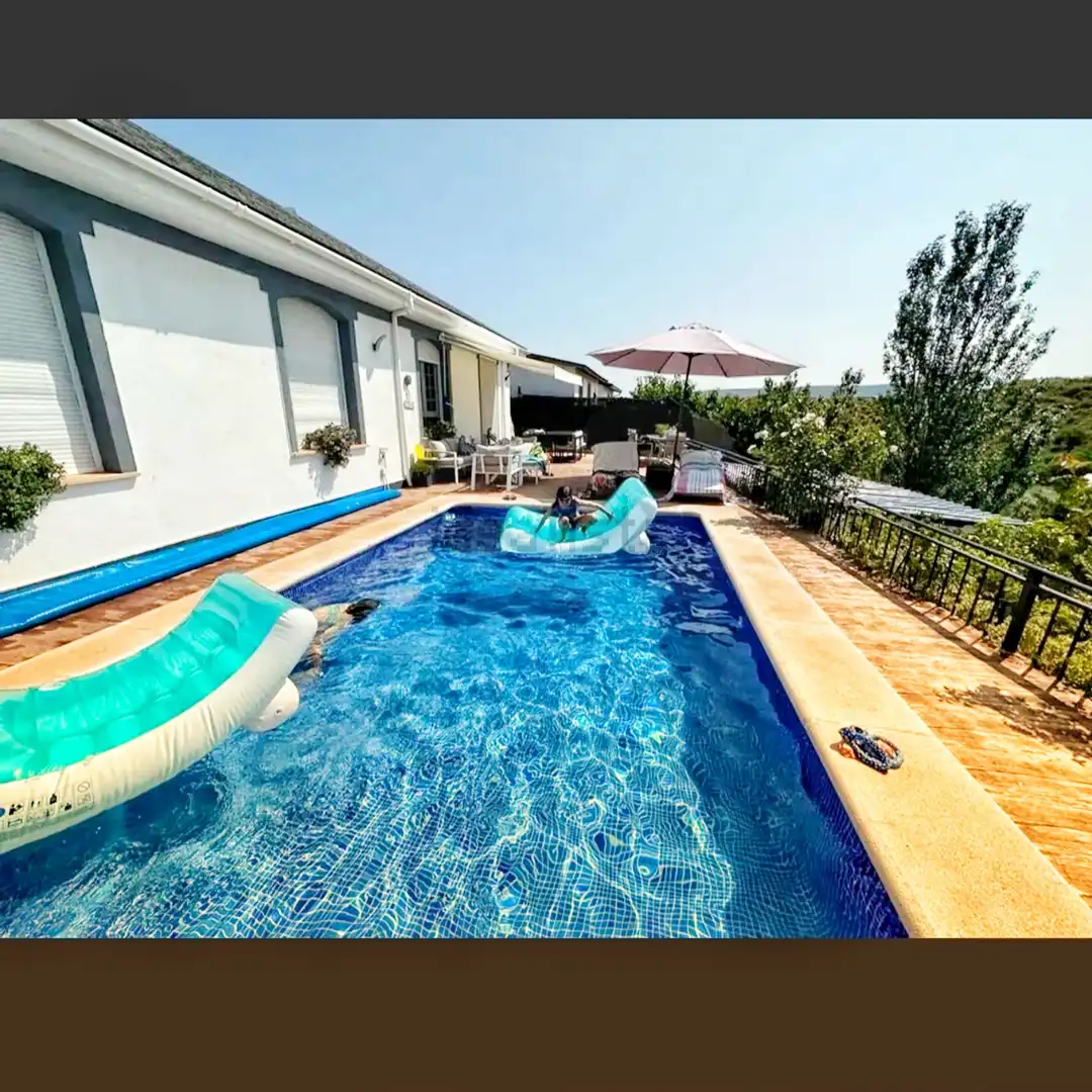 Piscina de Casa o xalet en venda en Huércanos amb Aire condicionat, Calefacció i Terrassa