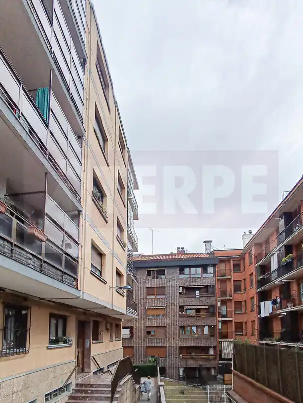 Vista exterior de Piso en venta en Errenteria con Calefacción y Balcón