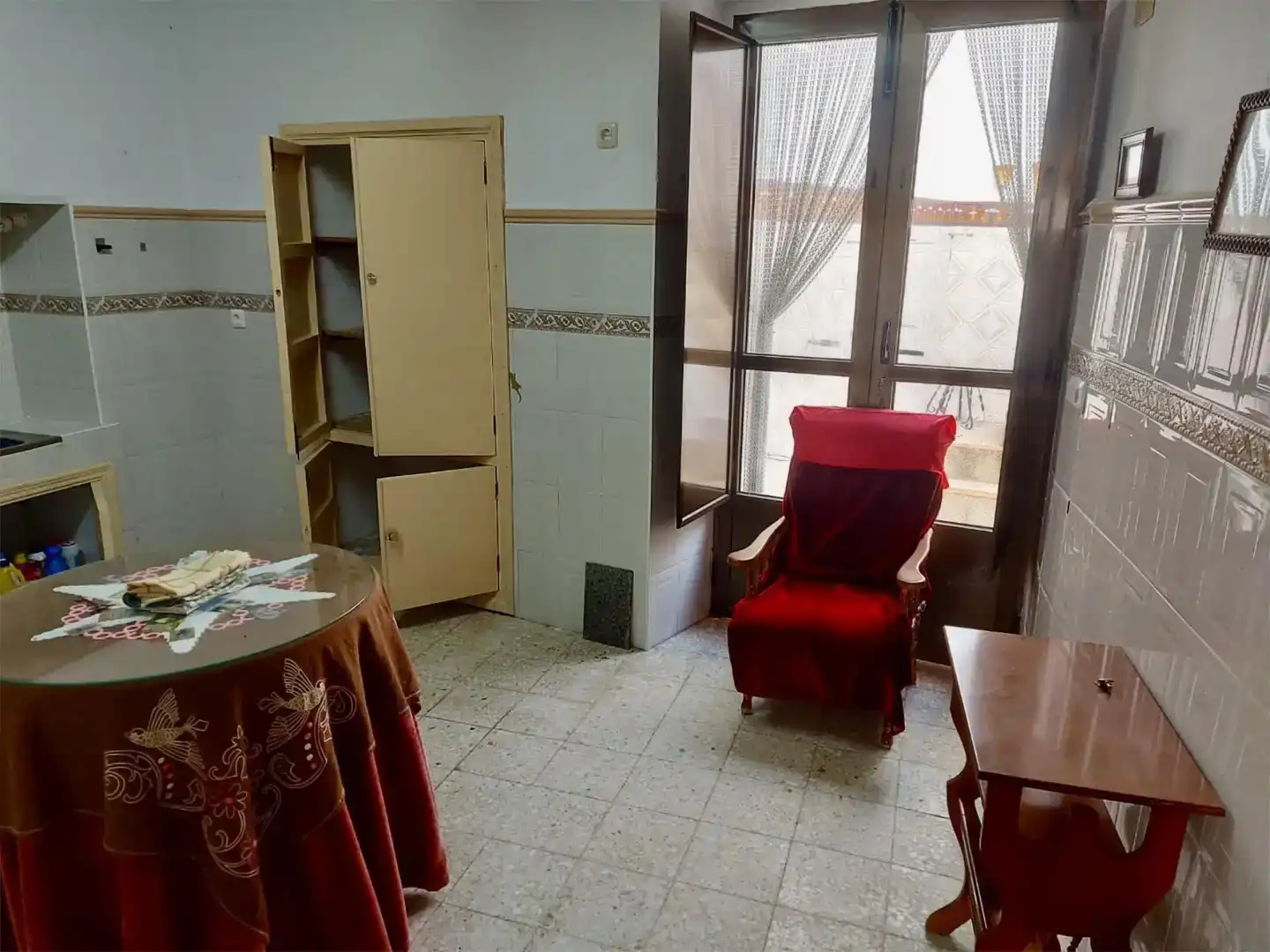 Sala d'estar de Casa adosada en venda en Encinasola amb Traster, Moblat i Balcó