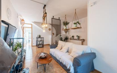 Sala d'estar de Casa adosada en venda en Cunit amb Aire condicionat, Calefacció i Jardí privat