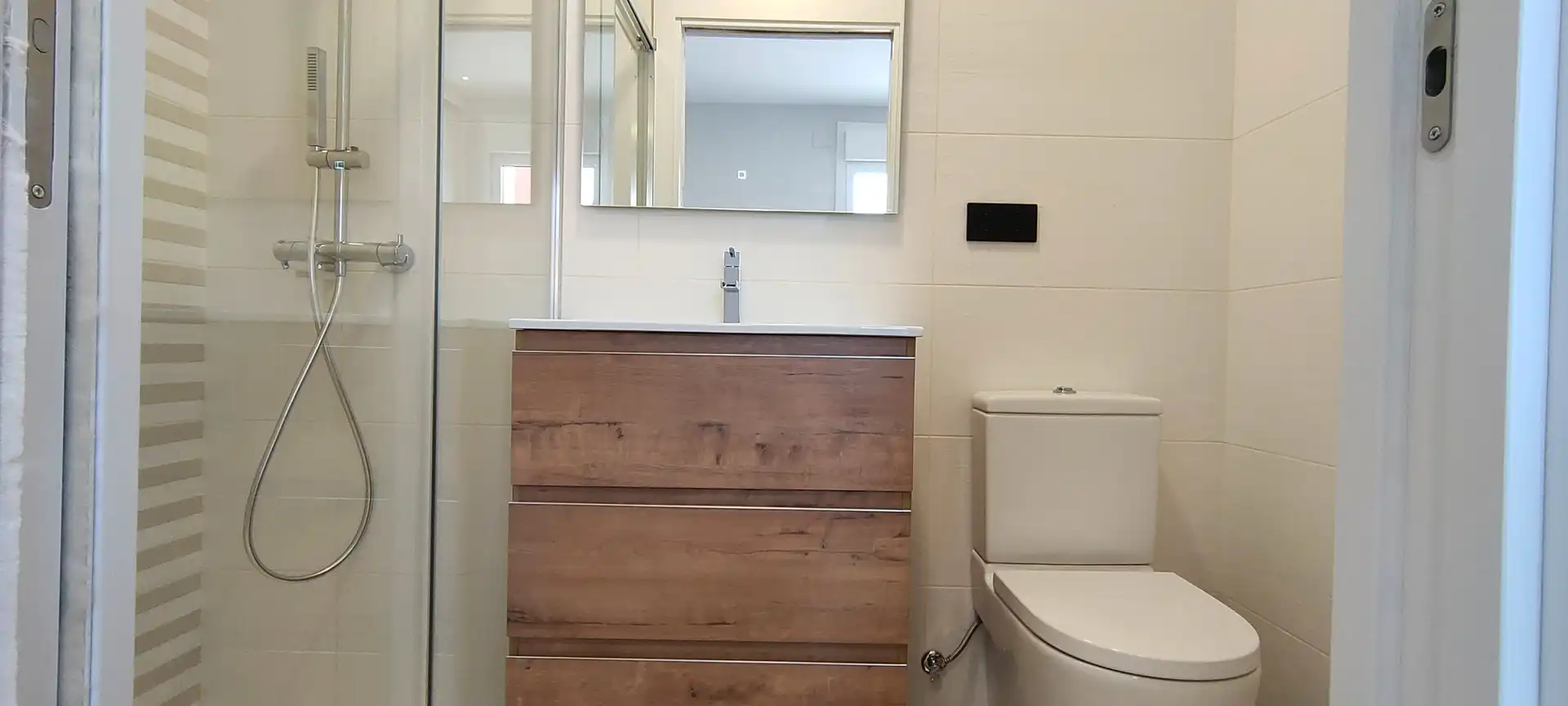 Baño de Piso en venta en Arteixo con Calefacción, Trastero y Horno