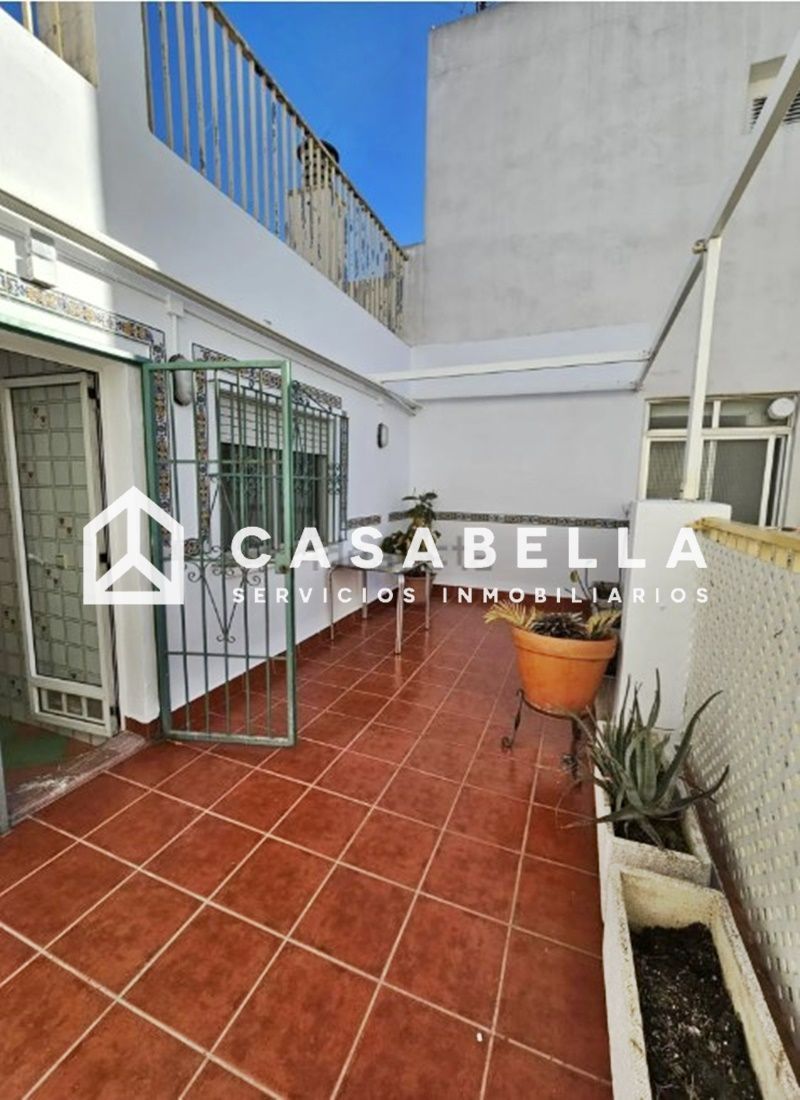 Vista exterior de Àtic en venda en  Valencia Capital amb Calefacció, Terrassa i Moblat