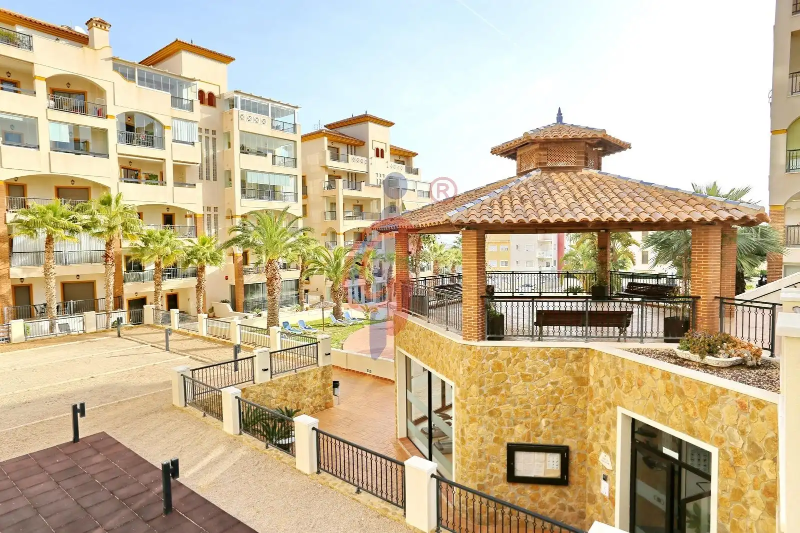 Vista exterior de Planta baja en venta en Guardamar del Segura con Aire acondicionado, Terraza y Trastero