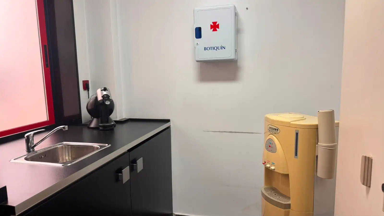 Cuina de Oficina de lloguer en Murcia amb Aire condicionat, Moblat i Alarma