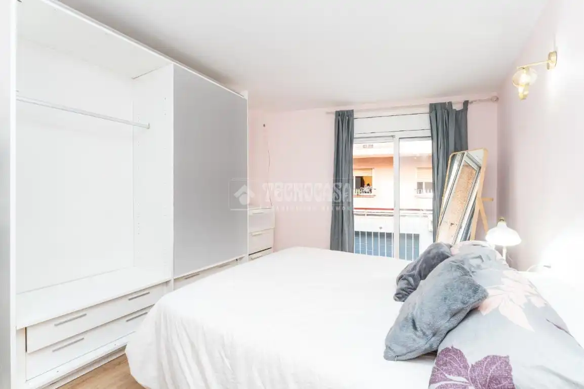 Schlafzimmer von Wohnung zum Verkauf in Cornellà de Llobregat mit Klimaanlage und Parkett