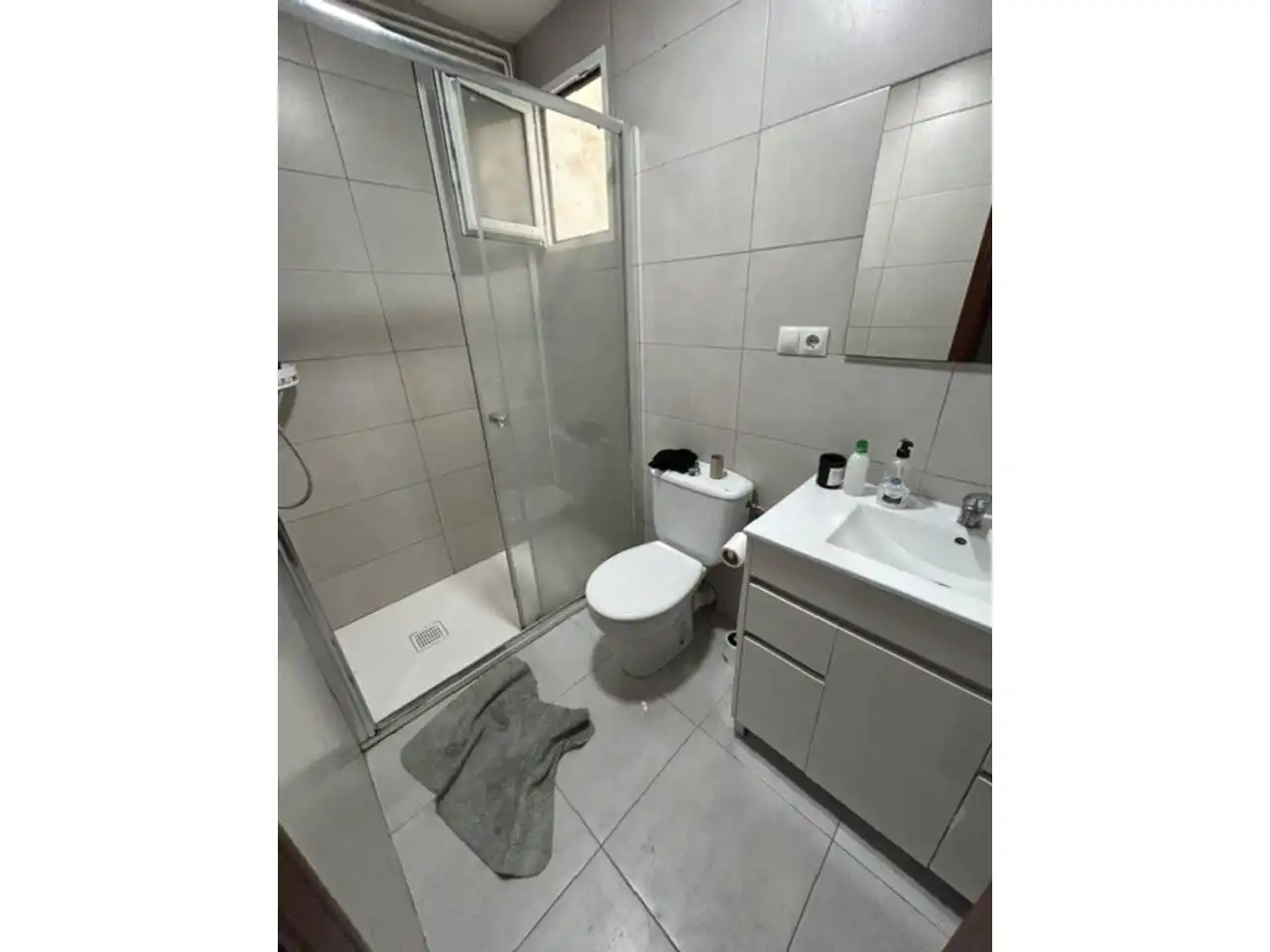 Badezimmer von Wohnung zur Miete in Terrassa mit Heizung, Möbliert und Balkon